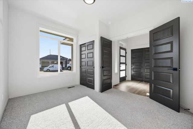 8801 Silver Mound Dr, Pasco, WA 99301