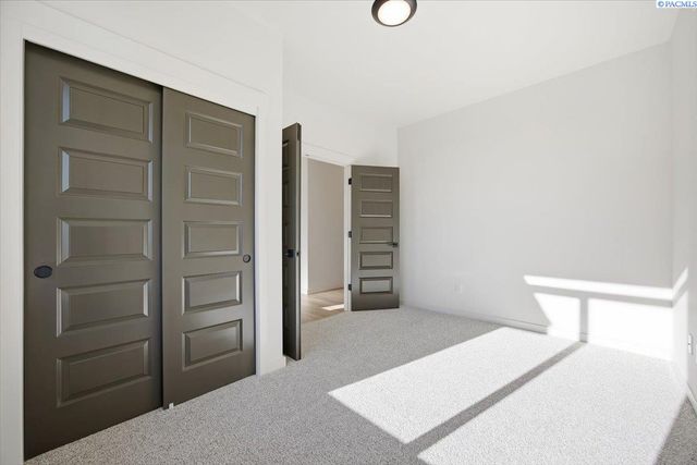 8801 Silver Mound Dr, Pasco, WA 99301