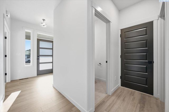 8801 Silver Mound Dr, Pasco, WA 99301