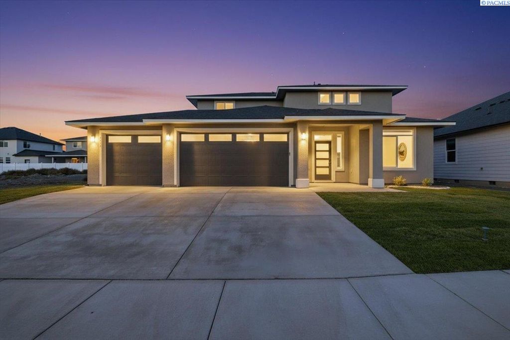 8801 Silver Mound Dr, Pasco, WA 99301