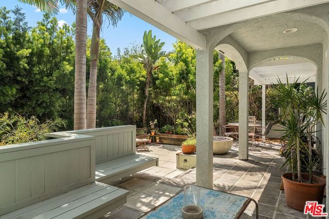 845 Amoroso Place, Los Angeles, CA 90291