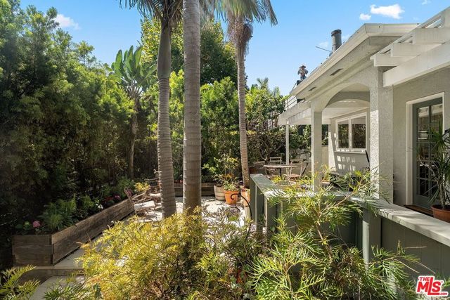 845 Amoroso Place, Los Angeles, CA 90291