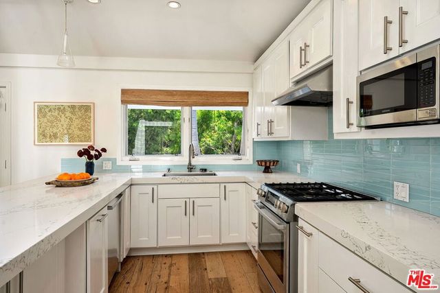 845 Amoroso Place, Los Angeles, CA 90291