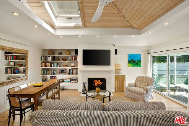 845 Amoroso Place, Los Angeles, CA 90291
