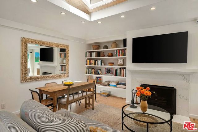 845 Amoroso Place, Los Angeles, CA 90291