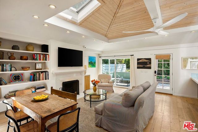 845 Amoroso Place, Los Angeles, CA 90291