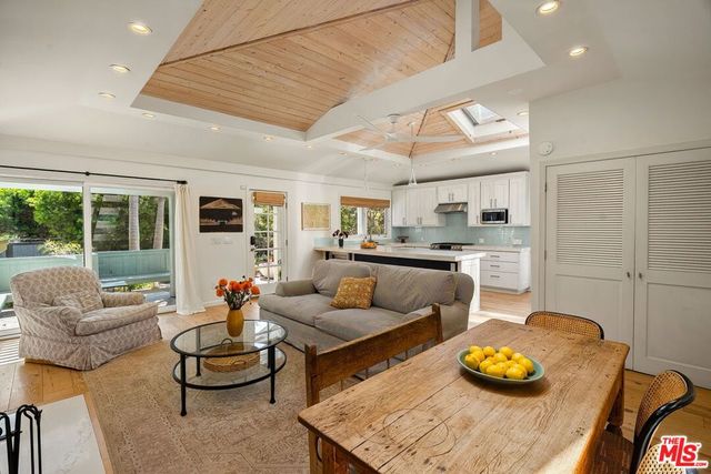 845 Amoroso Place, Los Angeles, CA 90291