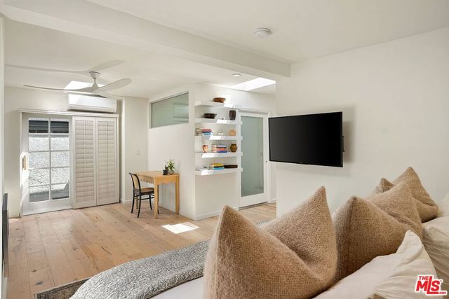 845 Amoroso Place, Los Angeles, CA 90291