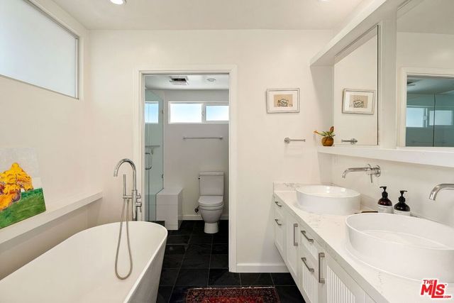 845 Amoroso Place, Los Angeles, CA 90291