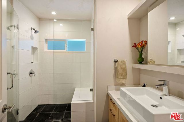 845 Amoroso Place, Los Angeles, CA 90291