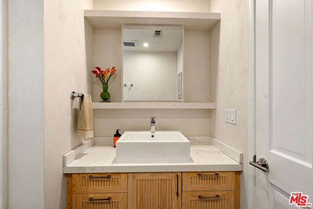 845 Amoroso Place, Los Angeles, CA 90291