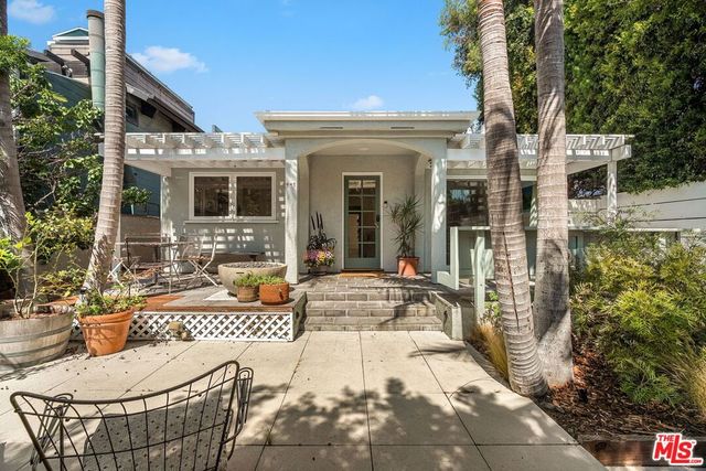845 Amoroso Place, Los Angeles, CA 90291