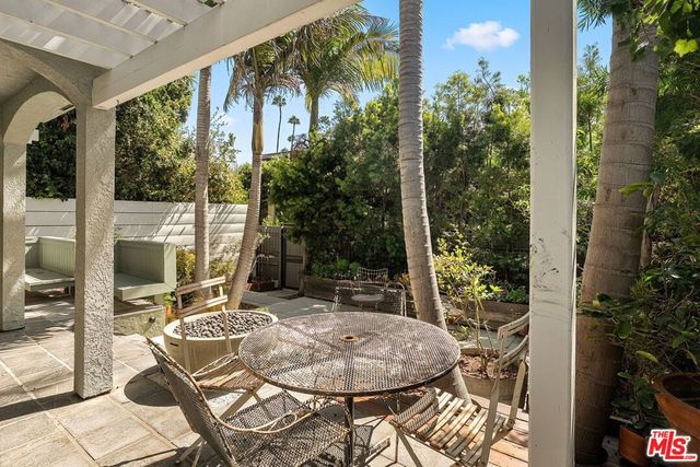 845 Amoroso Place, Los Angeles, CA 90291