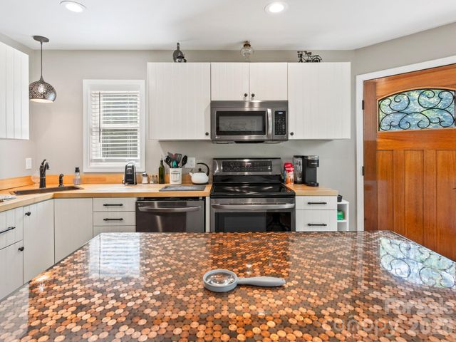 154 Dogwood Drive, Weaverville, NC 28787