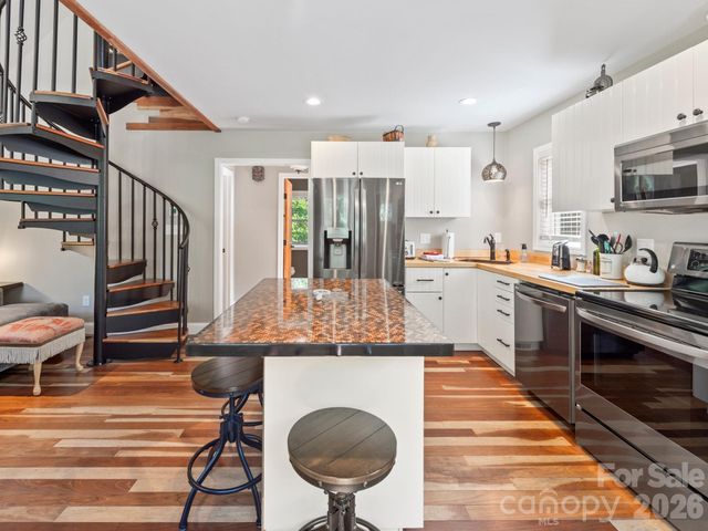 154 Dogwood Drive, Weaverville, NC 28787