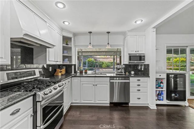 27061 Alabastro, Valencia, CA 91354