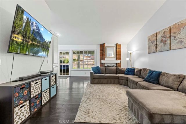 27061 Alabastro, Valencia, CA 91354