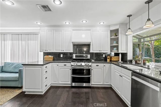 27061 Alabastro, Valencia, CA 91354