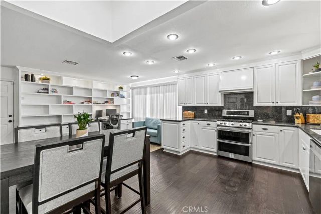 27061 Alabastro, Valencia, CA 91354