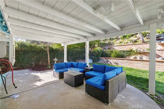 27061 Alabastro, Valencia, CA 91354