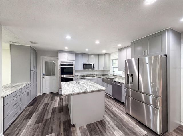 1823 LORI LANE W, Lakeland, FL 33801