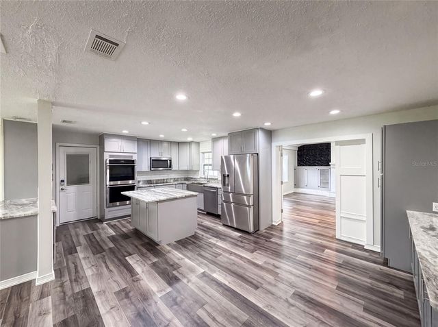 1823 LORI LANE W, Lakeland, FL 33801