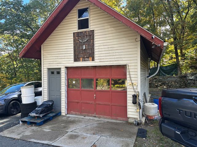 42 Hovey Road, Monson, MA 01057