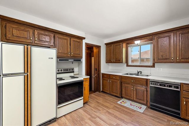 8628 Strom Drive, Sterling Heights, MI 48314