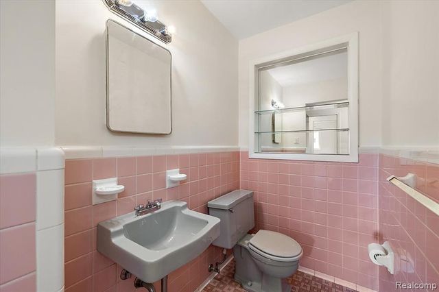 8628 Strom Drive, Sterling Heights, MI 48314