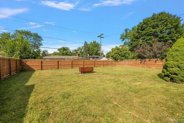 8628 Strom Drive, Sterling Heights, MI 48314