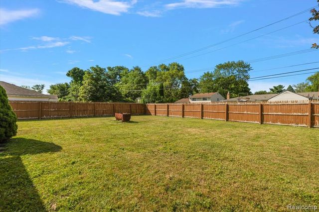 8628 Strom Drive, Sterling Heights, MI 48314