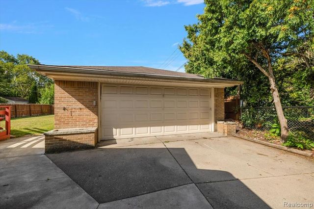 8628 Strom Drive, Sterling Heights, MI 48314
