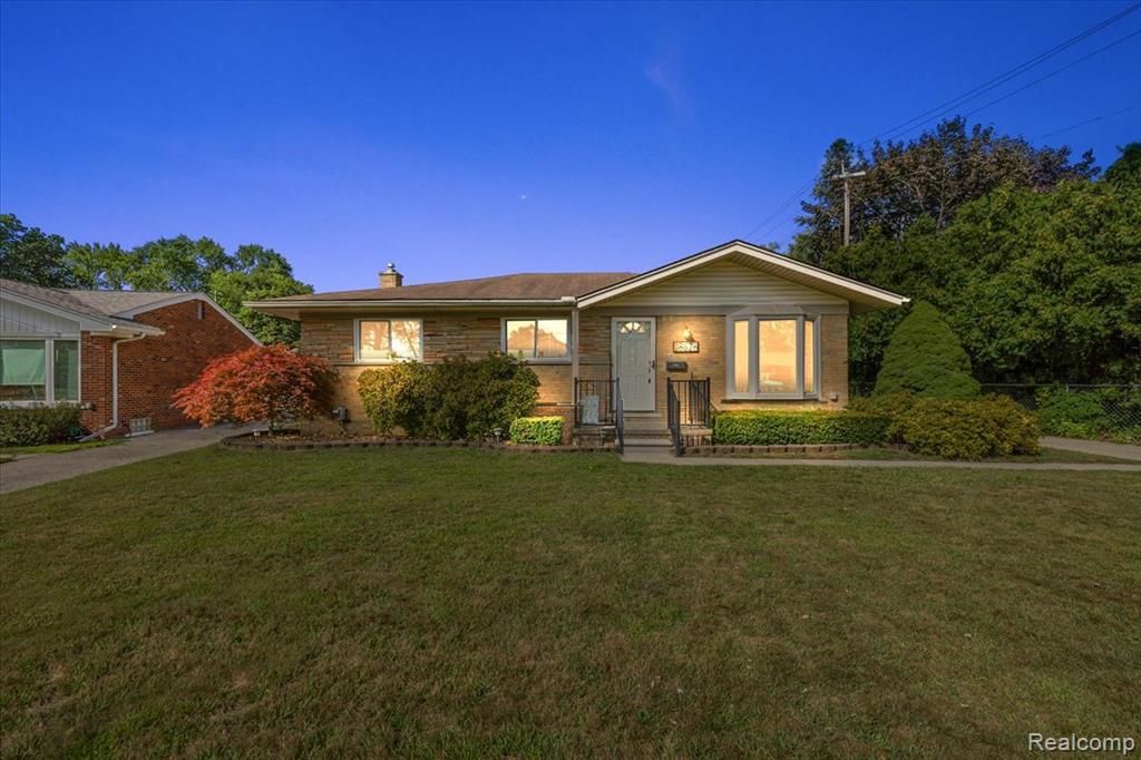 8628 Strom Drive, Sterling Heights, MI 48314