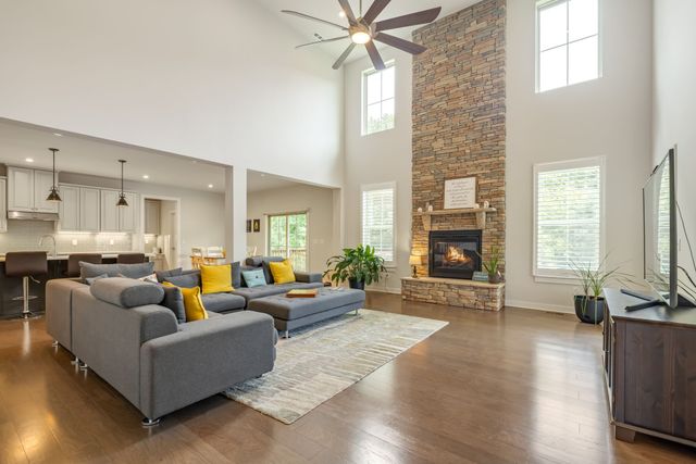 7017 Farm Field Dr, College Grove, TN 37046
