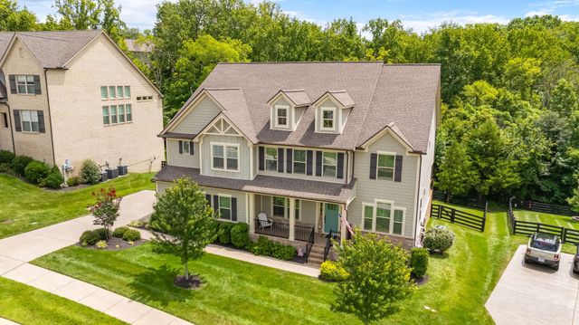 7017 Farm Field Dr, College Grove, TN 37046
