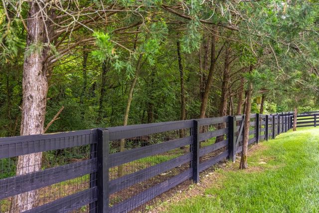 7017 Farm Field Dr, College Grove, TN 37046
