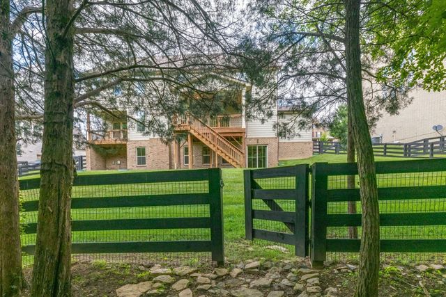 7017 Farm Field Dr, College Grove, TN 37046