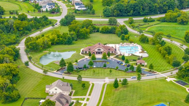 7017 Farm Field Dr, College Grove, TN 37046
