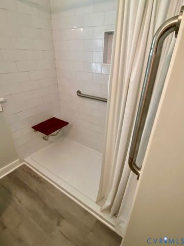 509 Wales Dr, Highland Springs, VA 23075