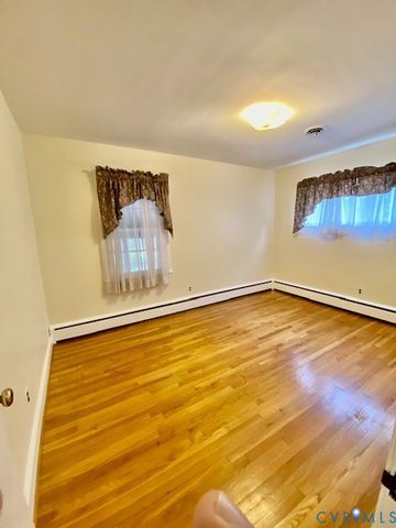 509 Wales Dr, Highland Springs, VA 23075