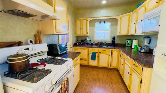 715 N PALMWAY, Lake Worth Beach, FL 33460