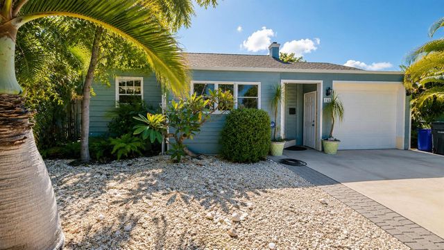 715 N PALMWAY, Lake Worth Beach, FL 33460