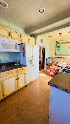 715 N PALMWAY, Lake Worth Beach, FL 33460