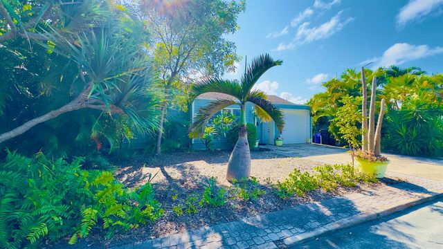 715 N PALMWAY, Lake Worth Beach, FL 33460
