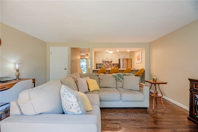 16 Devonshire Circle, Penfield, NY 14526
