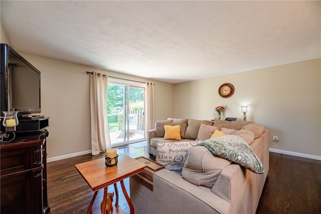 16 Devonshire Circle, Penfield, NY 14526