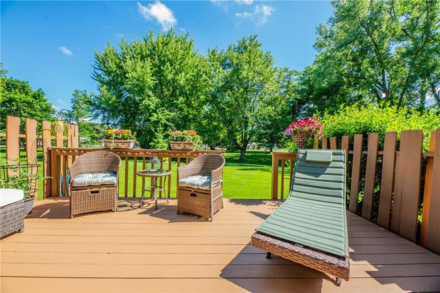 16 Devonshire Circle, Penfield, NY 14526