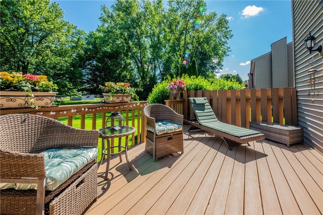 16 Devonshire Circle, Penfield, NY 14526
