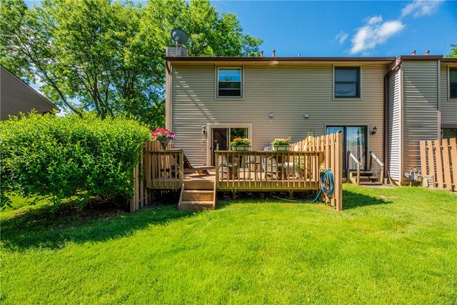 16 Devonshire Circle, Penfield, NY 14526