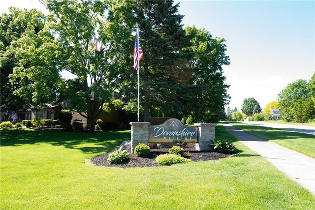 16 Devonshire Circle, Penfield, NY 14526